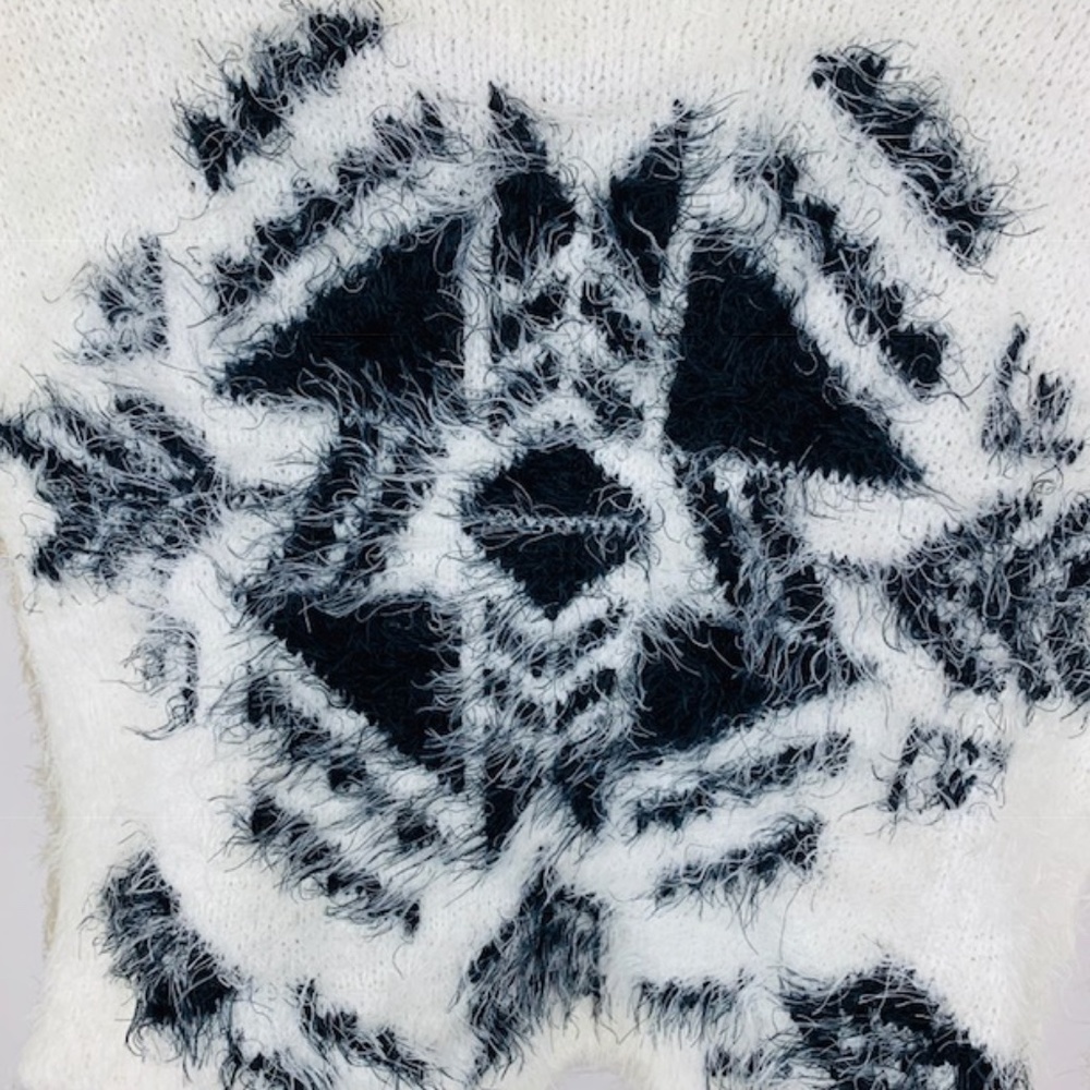 Hollister fuzzy/shaggy sweater. M. - Picture 10 of 13